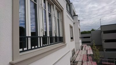 Stuckelement und Fensterbank aus Verolith-Granulat, Kroker Stuck, Mönchengladbach